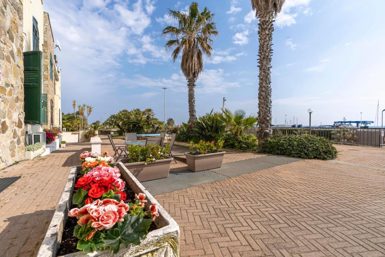 Albergo Ristorante Lucciola Santo Stefano al Mare Exterior photo