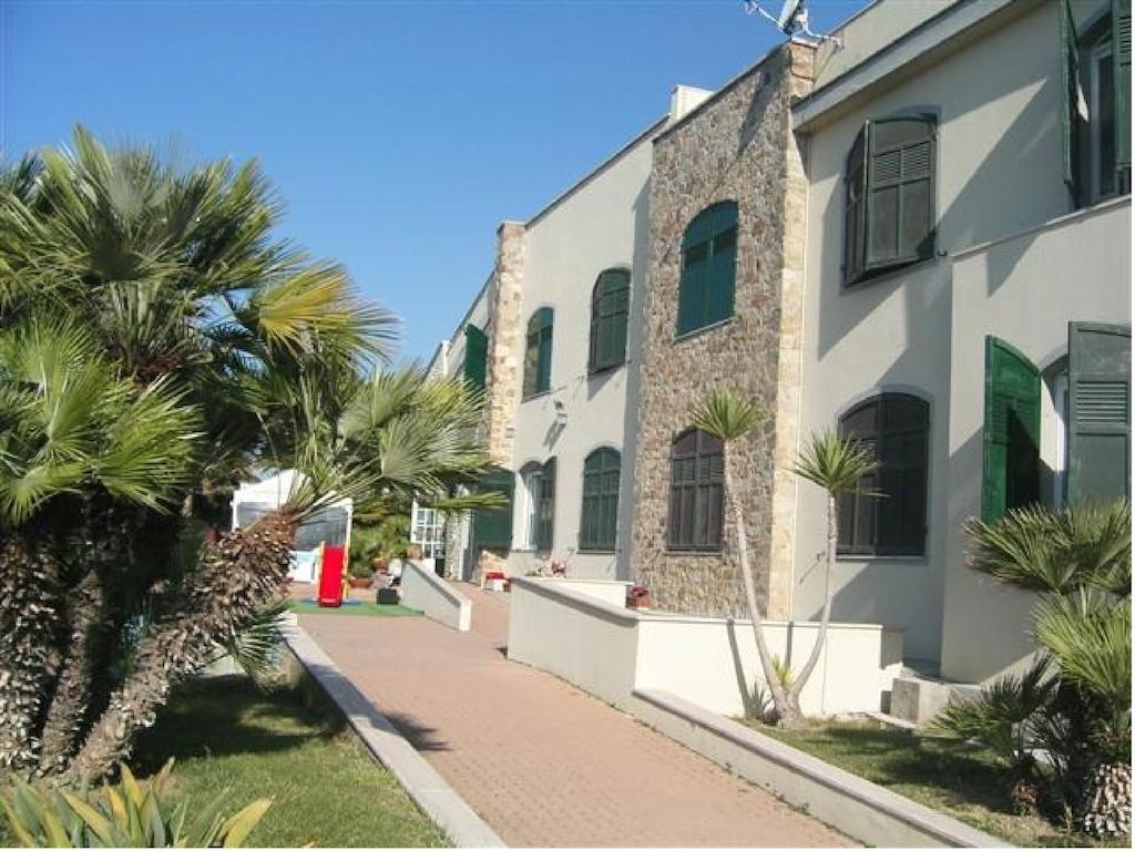 Albergo Ristorante Lucciola Santo Stefano al Mare Exterior photo