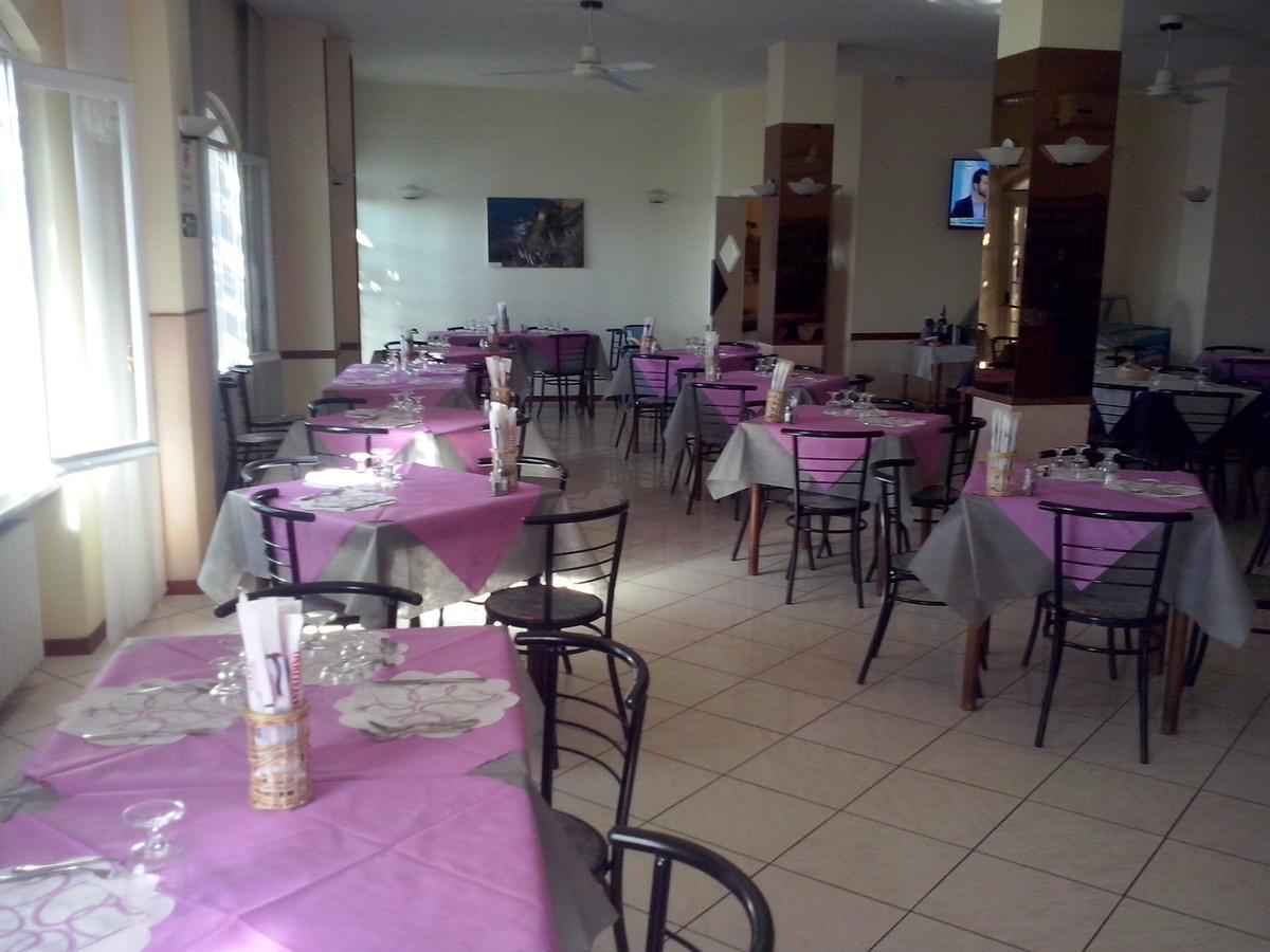 Albergo Ristorante Lucciola Santo Stefano al Mare Exterior photo