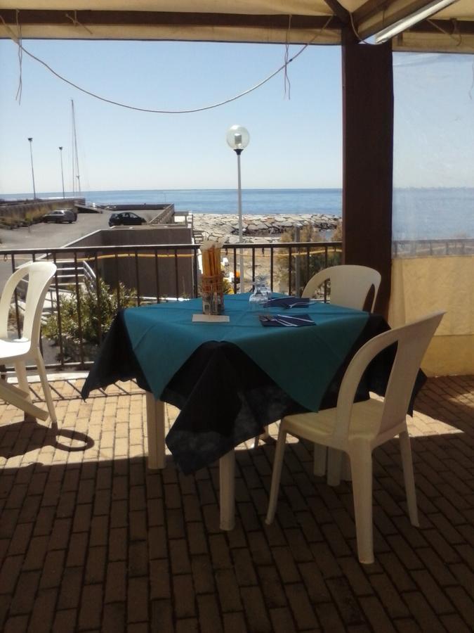 Albergo Ristorante Lucciola Santo Stefano al Mare Exterior photo