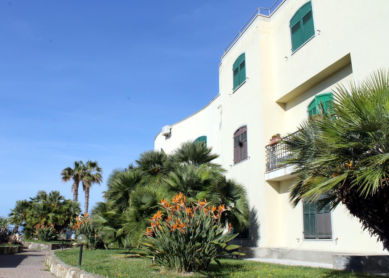Albergo Ristorante Lucciola Santo Stefano al Mare Exterior photo