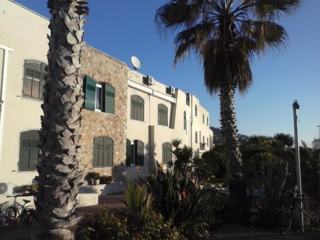 Albergo Ristorante Lucciola Santo Stefano al Mare Exterior photo