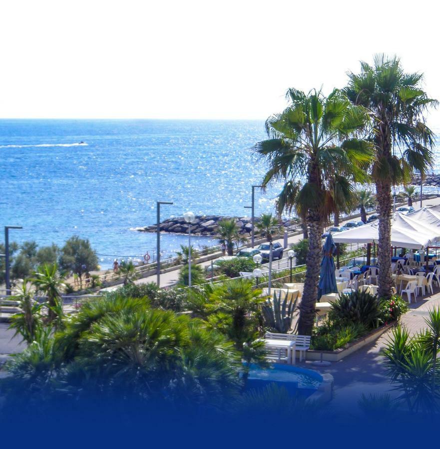 Albergo Ristorante Lucciola Santo Stefano al Mare Exterior photo